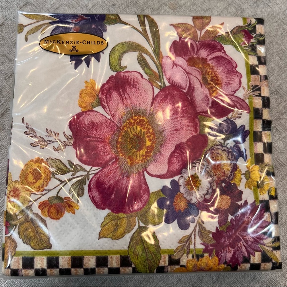 MacKenzie-Childs NWT gorgeous 20ct White Flower Market Cocktail Paper Napkins